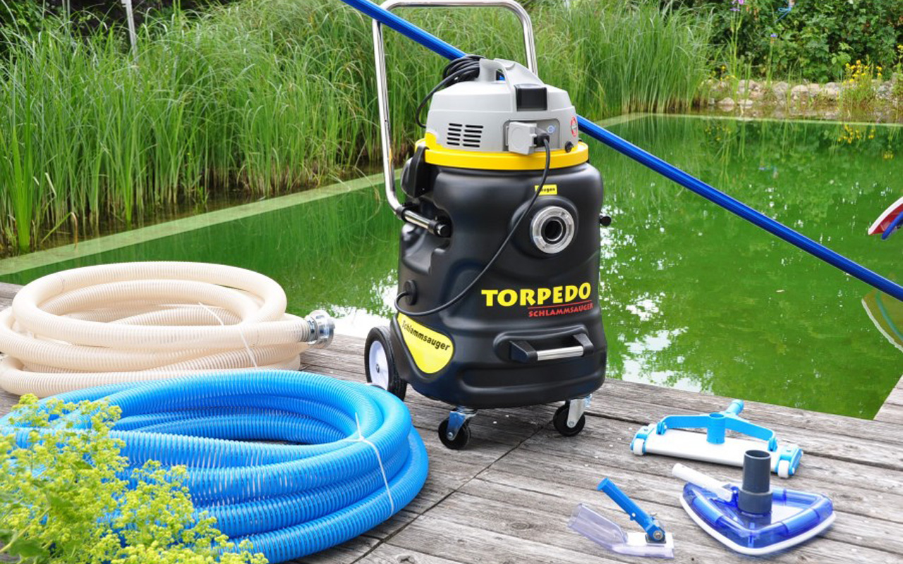 Gartenteich reinigen mit der Schlammpumpe TORPEDO Rössle Technik